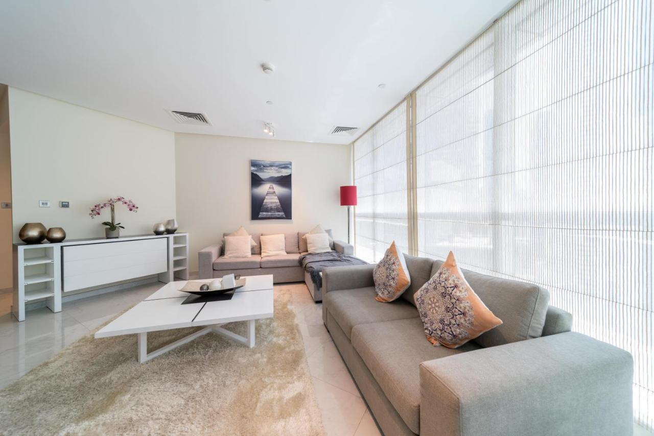 Hometown Apartments - Luxury And Spacious 3 Bedroom Apartment In Marina ドバイ エクステリア 写真